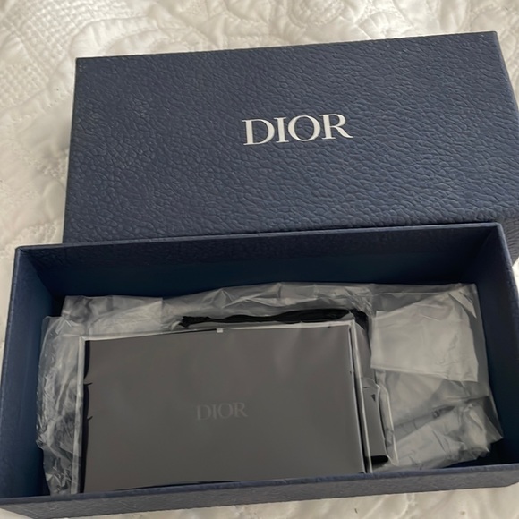 Gorgeous Brand New Christian Dior with Logo - Picture 4 of 6